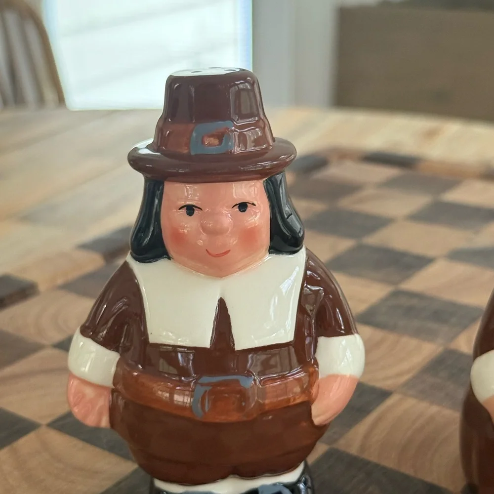Publix Ceramic Pilgrim Salt and Pepper Shakers - Thanksgiving